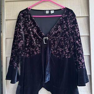 Studio 1940 black velvet top. Plus Sz 22-24 pink glitter accent flared sleeves